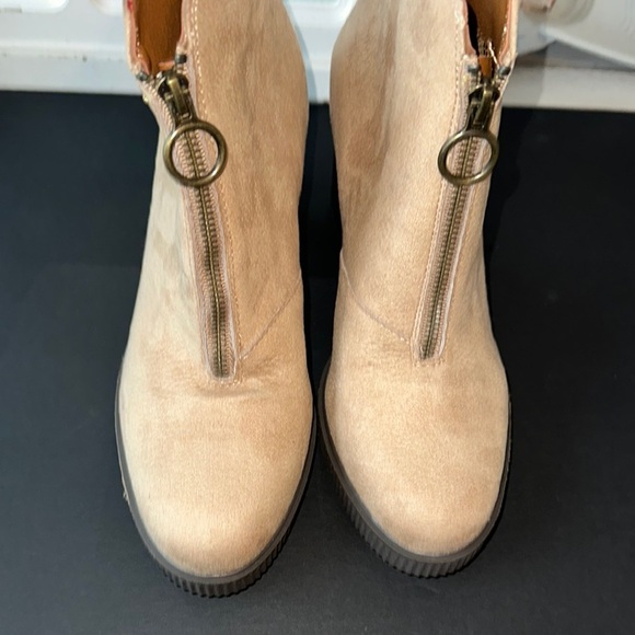 Women's Tan Ankle Boots - Picture 1 of 7